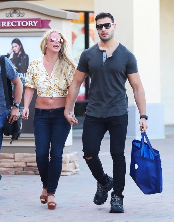 Britney Spears and her boyfriend Sam go shopping at an outlet mall.
Pictured: Britney Spears,Sam AsghariRef: SPL5091025 170519 NON-EXCLUSIVEPicture by: SplashNews.com
Splash News and PicturesUSA: +1 310-525-5808London: +44 (0)20 8126 1009Berlin: +49 175 3764 166photodesk@splashnews.com
World Rights